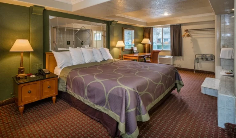 Rose Garden Inn, King Suite Non-Smoking