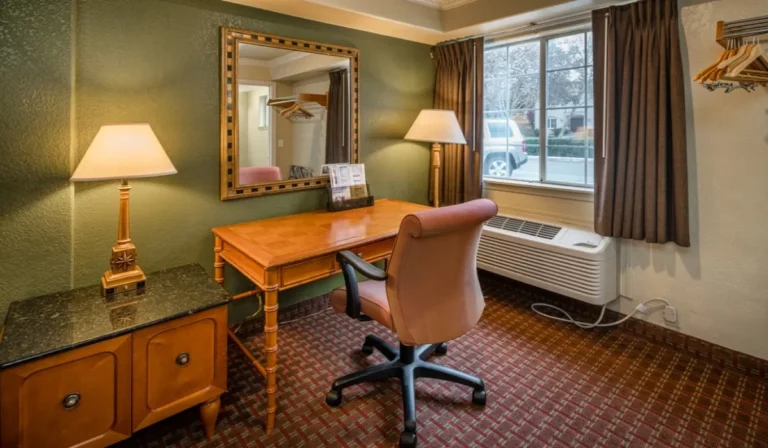 Rose Garden Inn, King Suite Non-Smoking
